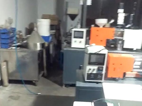 Micro injection molding machine