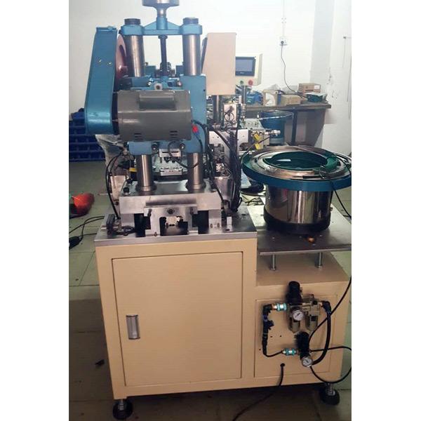 Hardware riveting assembly machine